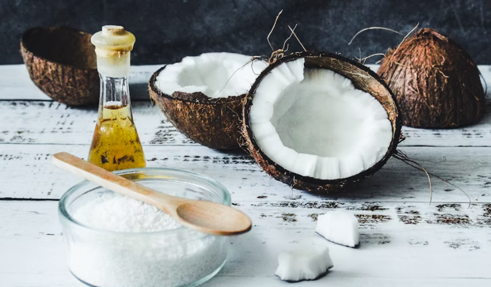 Benarkah Minyak Kelapa Bisa Bikin Rambut Lebih Sehat dan Berkilau?
